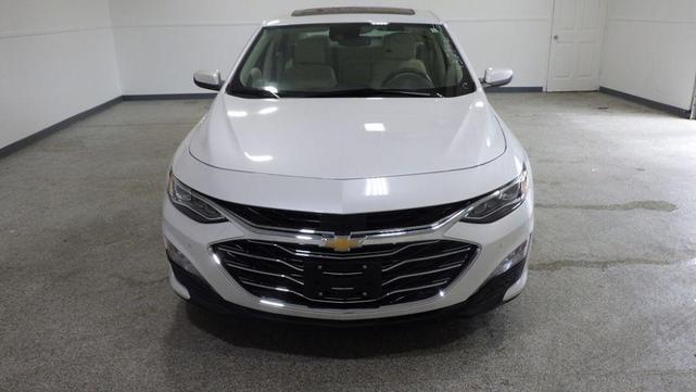 Photo of 2019 White Chevrolet Malibu