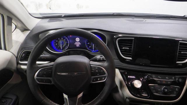 Photo of 2022 White Chrysler Pacifica