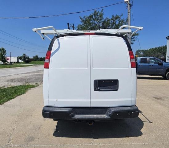 Photo of 2021 White GMC Savana 2500