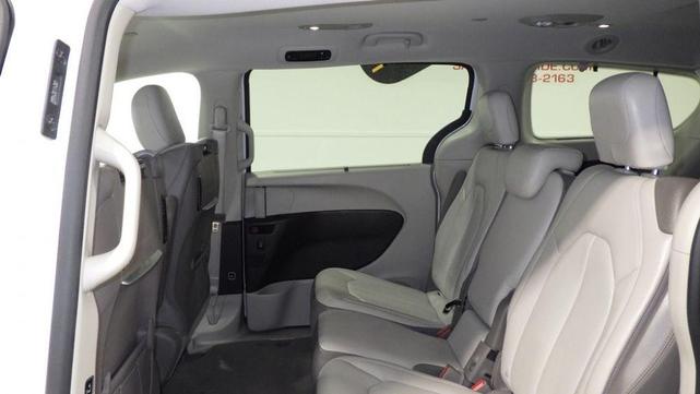 Photo of 2017 White Chrysler Pacifica