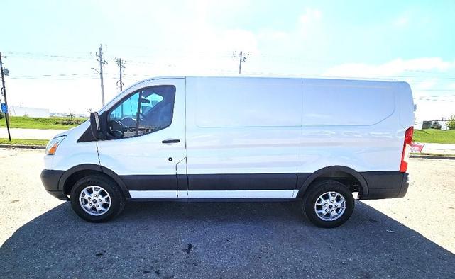 Photo of 2015 White Ford Transit-250