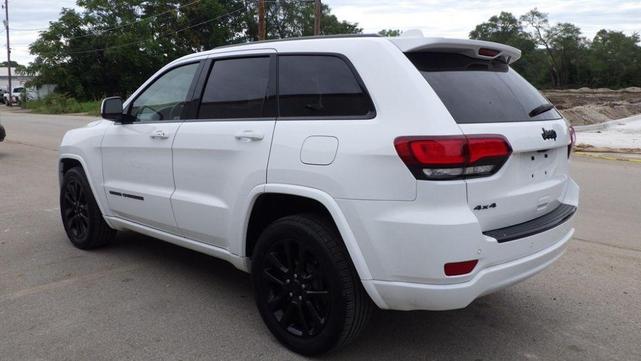 Photo of 2018 White Jeep Grand Cherokee
