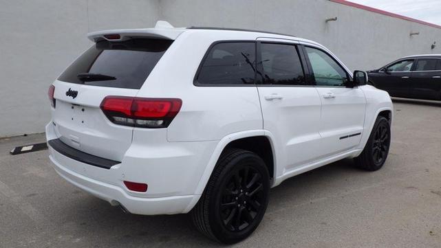 Photo of 2018 White Jeep Grand Cherokee