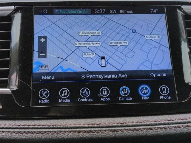 Photo of 2017 Brilliant Black Crystal Pearlcoat Chrysler Pacifica