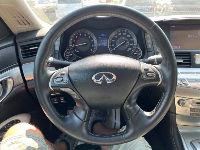 Photo of 2017 Majestic White INFINITI Q70L