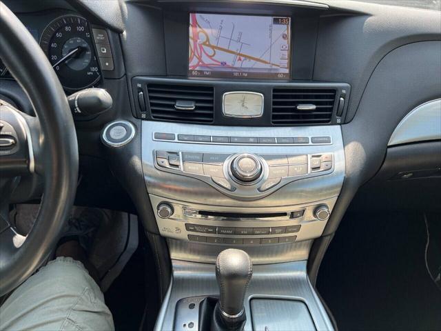 Photo of 2017 Majestic White INFINITI Q70L