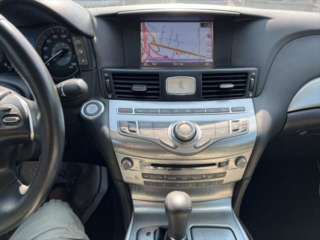 Photo of 2017 Majestic White INFINITI Q70L
