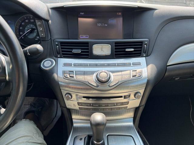 Photo of 2017 Majestic White INFINITI Q70L