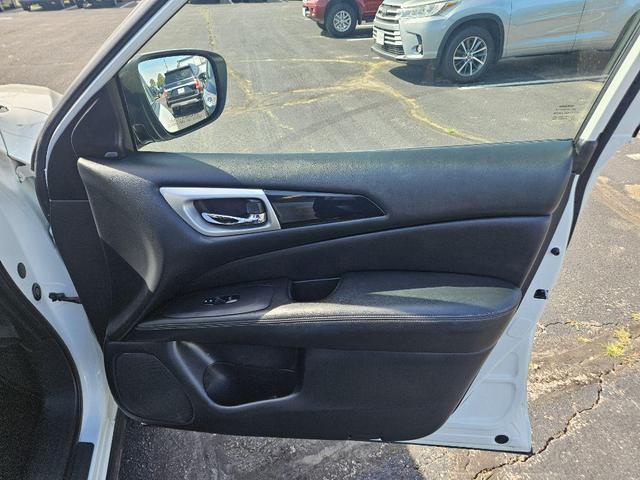 Photo of 2020 WHITE Nissan Pathfinder