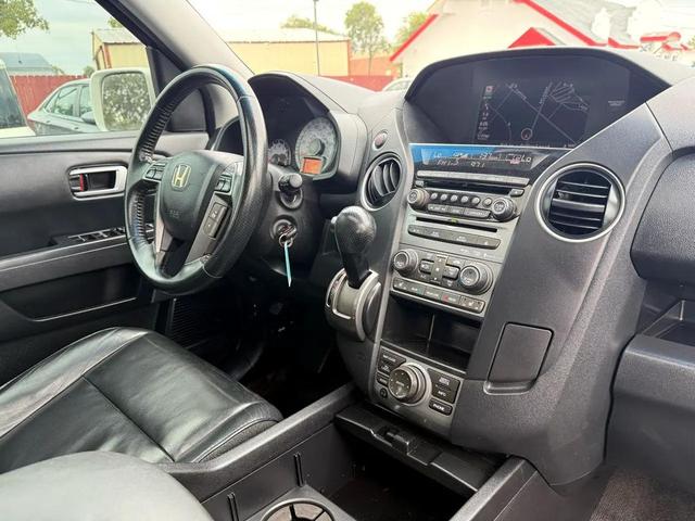Photo of 2012 White Honda Pilot
