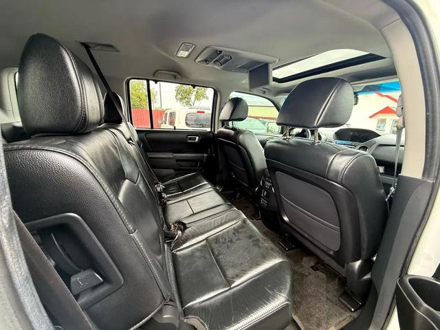 Photo of 2012 White Honda Pilot