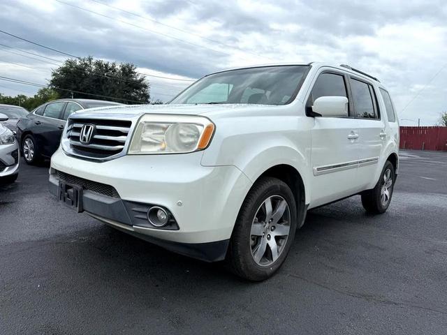 Photo of 2012 White Honda Pilot