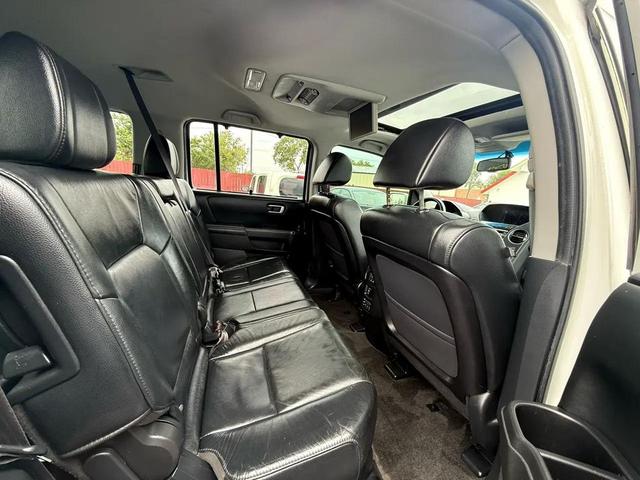 Photo of 2012 White Honda Pilot