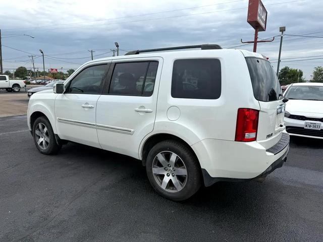 Photo of 2012 White Honda Pilot