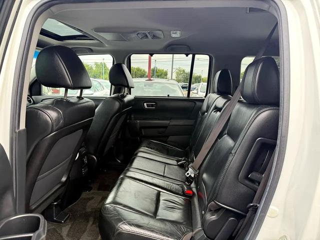 Photo of 2012 White Honda Pilot