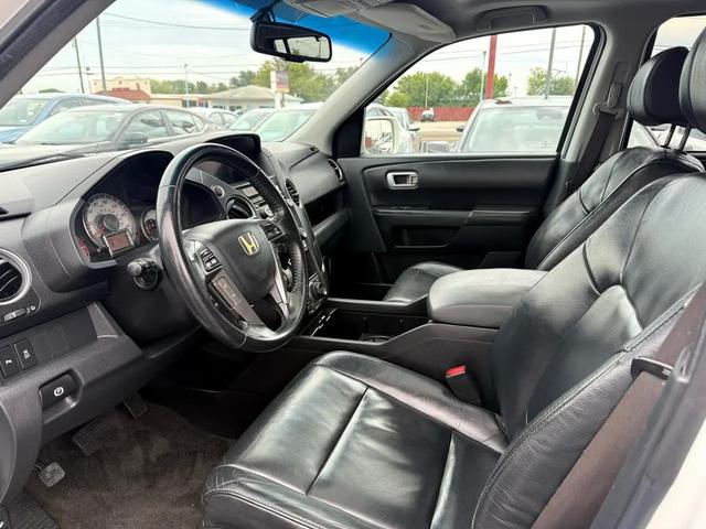 Photo of 2012 White Honda Pilot