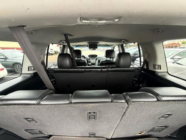Photo of 2012 White Honda Pilot