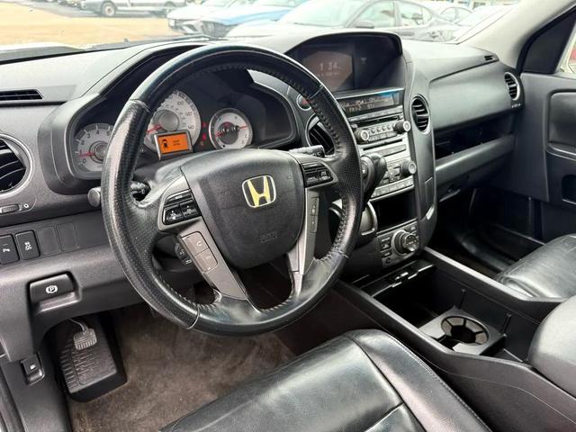 Photo of 2012 White Honda Pilot