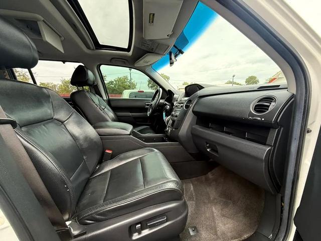 Photo of 2012 White Honda Pilot