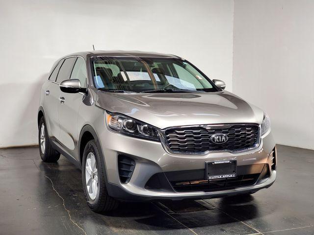 Photo of 2019 Titanium Silver Kia Sorento