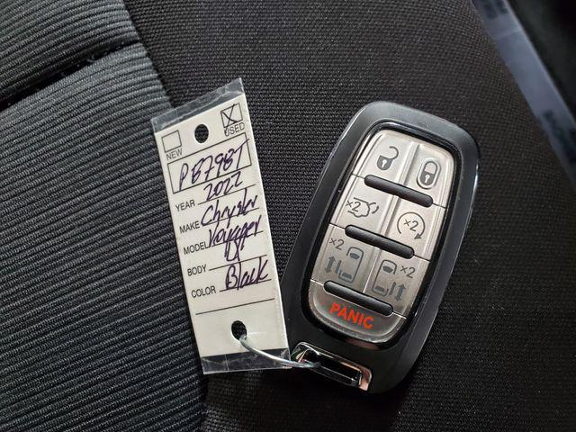 Photo of 2022 Brilliant Black Crystal Pearlcoat Chrysler Voyager
