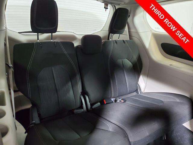 Photo of 2022 Brilliant Black Crystal Pearlcoat Chrysler Voyager
