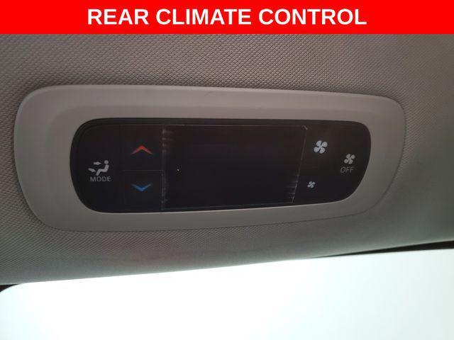 Photo of 2022 Brilliant Black Crystal Pearlcoat Chrysler Voyager