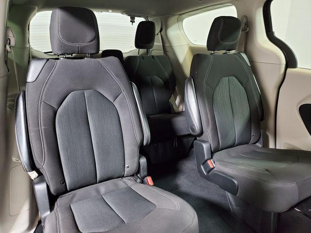 Photo of 2022 Brilliant Black Crystal Pearlcoat Chrysler Voyager