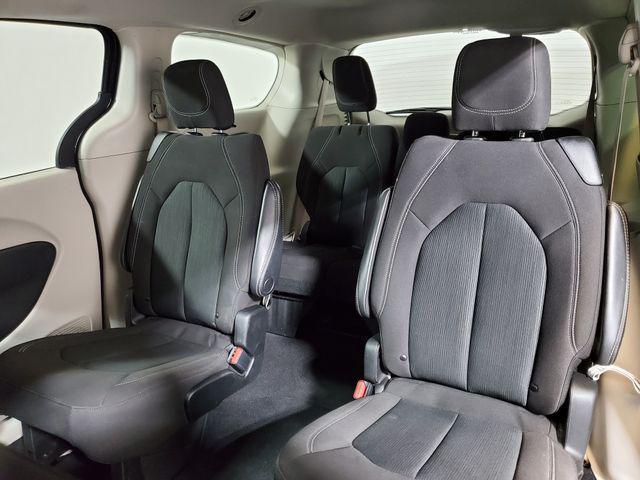 Photo of 2022 Brilliant Black Crystal Pearlcoat Chrysler Voyager