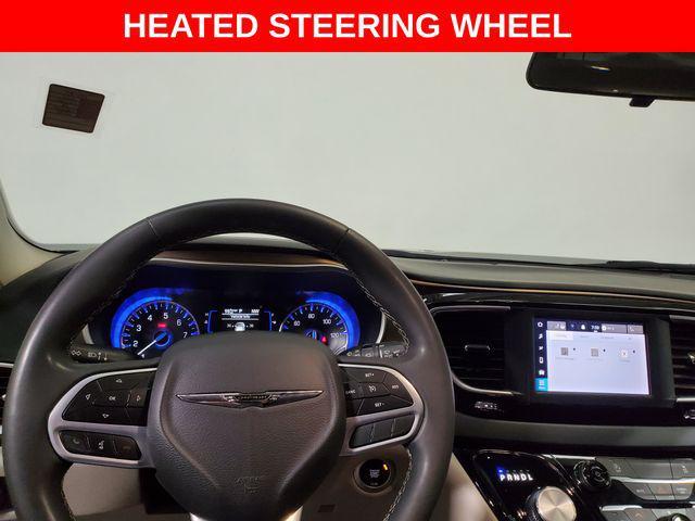 Photo of 2022 Brilliant Black Crystal Pearlcoat Chrysler Voyager