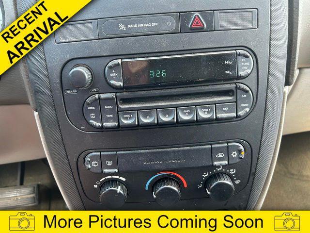 Photo of 2006 Midnight Blue Pearlcoat Dodge Caravan