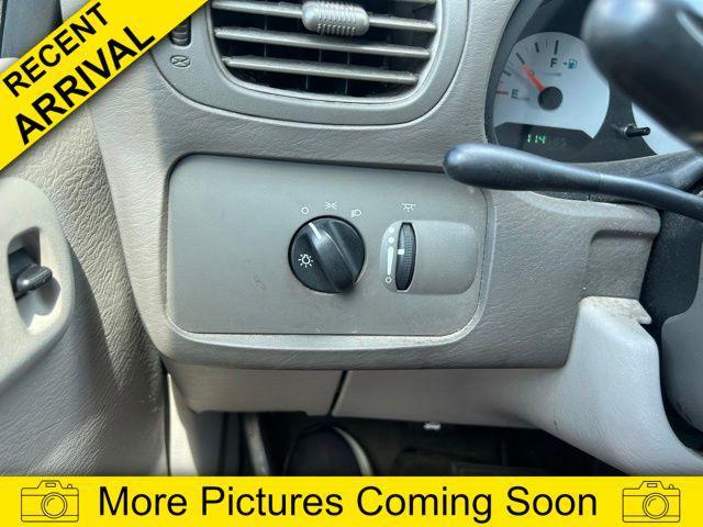 Photo of 2006 Midnight Blue Pearlcoat Dodge Caravan