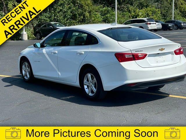 Photo of 2024 Summit White Chevrolet Malibu
