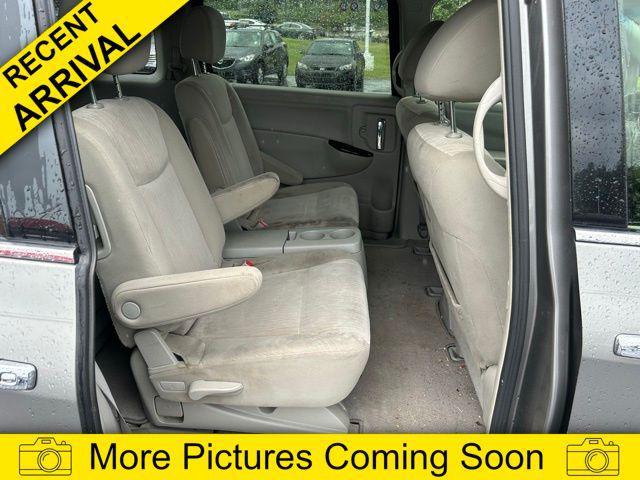 Photo of 2013 Platinum Graphite Metallic Nissan Quest