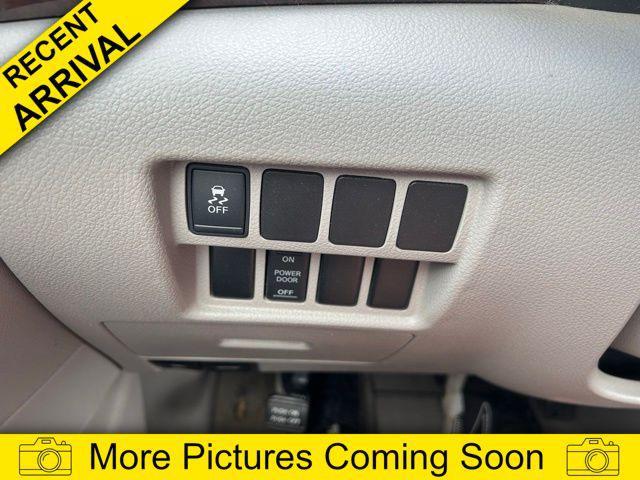Photo of 2013 Platinum Graphite Metallic Nissan Quest