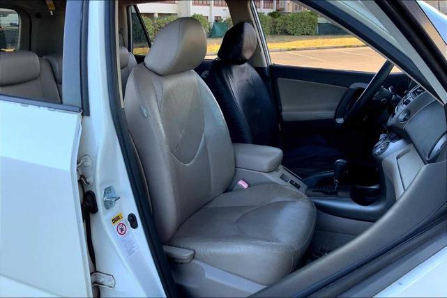 Photo of 2008 White Toyota RAV4