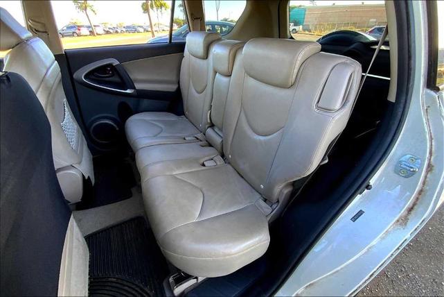 Photo of 2008 White Toyota RAV4