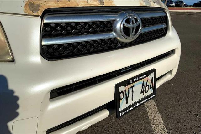 Photo of 2008 White Toyota RAV4