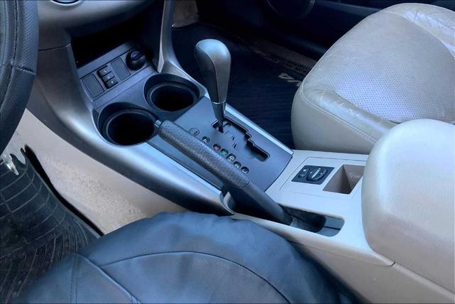 Photo of 2008 White Toyota RAV4