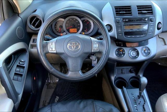 Photo of 2008 White Toyota RAV4