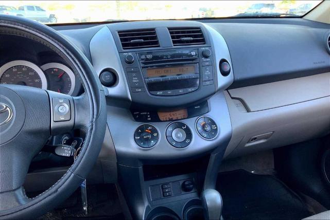 Photo of 2008 White Toyota RAV4