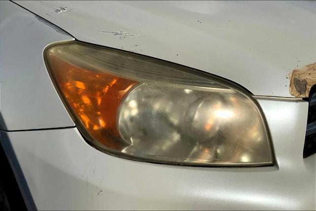 Photo of 2008 White Toyota RAV4