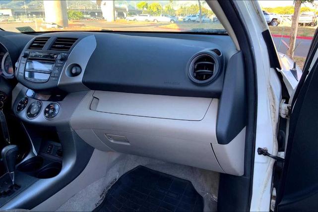 Photo of 2008 White Toyota RAV4
