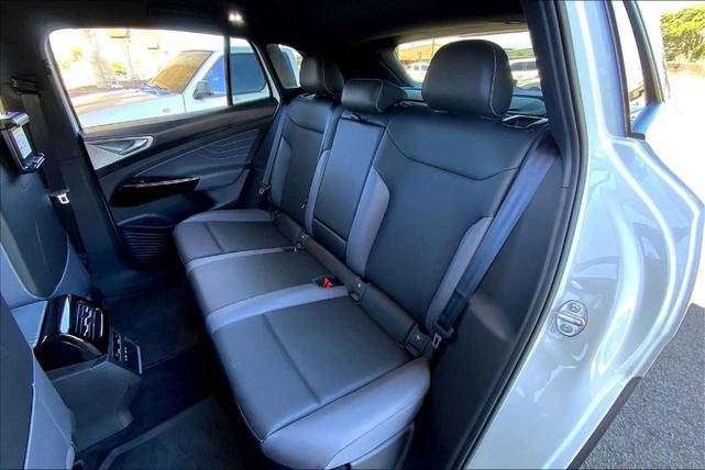 Photo of 2023 Opal White / Black Roof Volkswagen ID.4