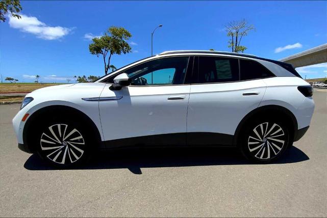 Photo of 2023 Opal White / Black Roof Volkswagen ID.4