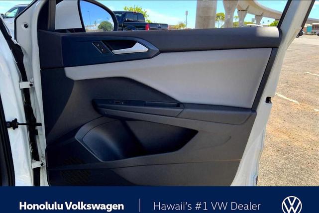 Photo of 2022 Pure White Volkswagen Taos
