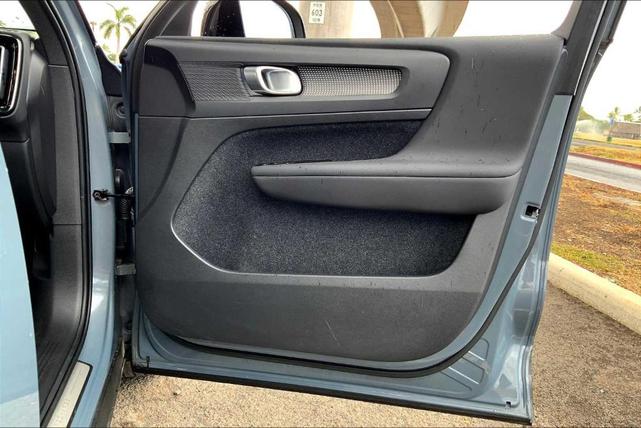 Photo of 2022 Blue Volvo XC40 Recharge Pure Electric