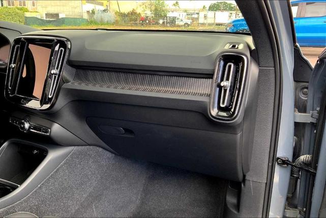 Photo of 2022 Blue Volvo XC40 Recharge Pure Electric