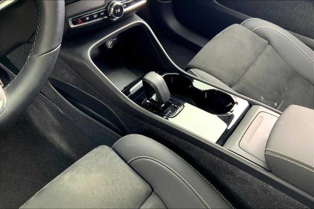 Photo of 2022 Blue Volvo XC40 Recharge Pure Electric