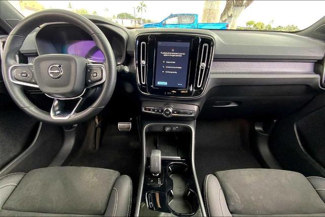 Photo of 2022 Blue Volvo XC40 Recharge Pure Electric